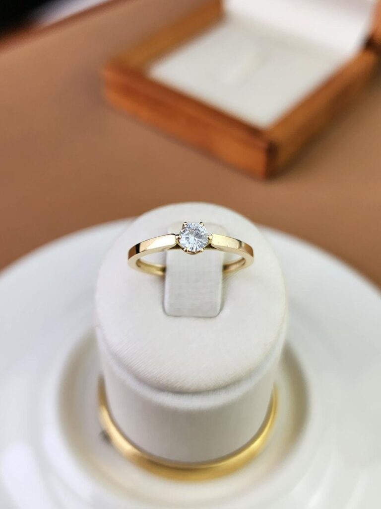 Conheça as principais diferenças entre Zircônia e Diamante