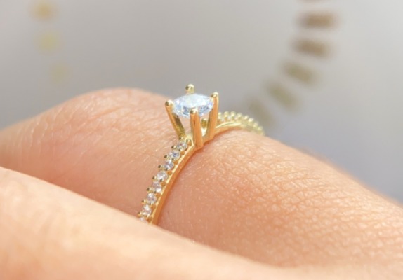 Veja como saber o tamanho do dedo para anel de noivado